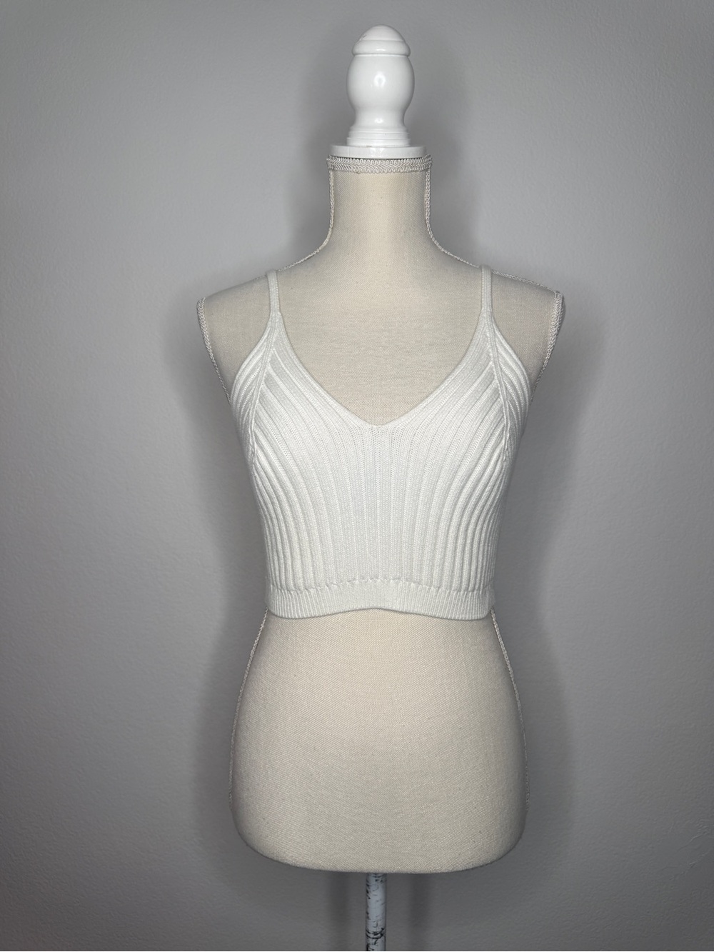 Free People White/Cream Ribbed Knit V‑Neck Crop Tank Top Size M